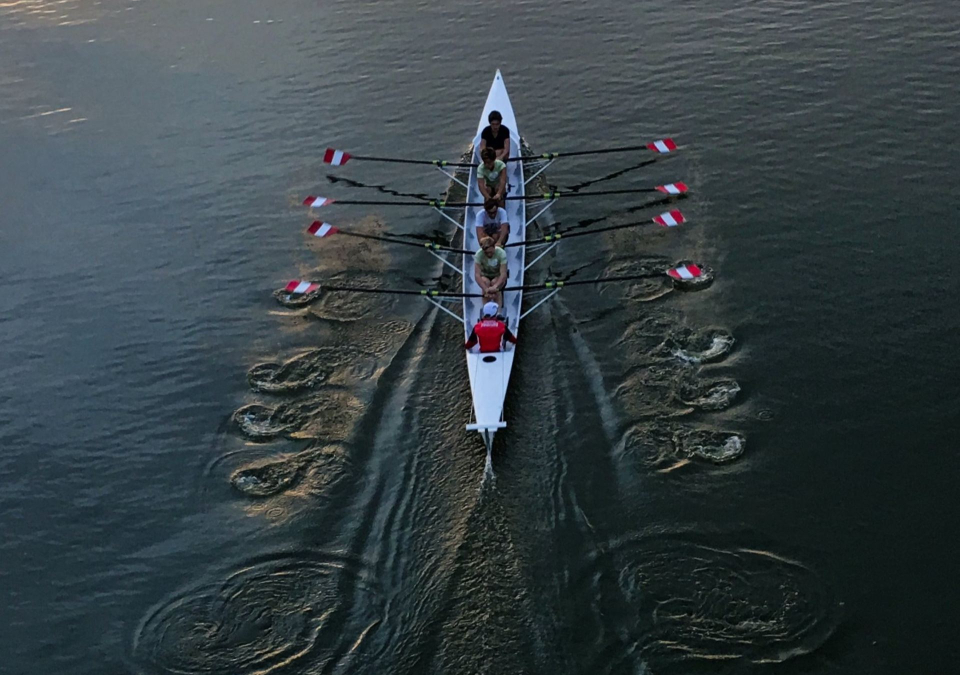 Picture of a rowing team